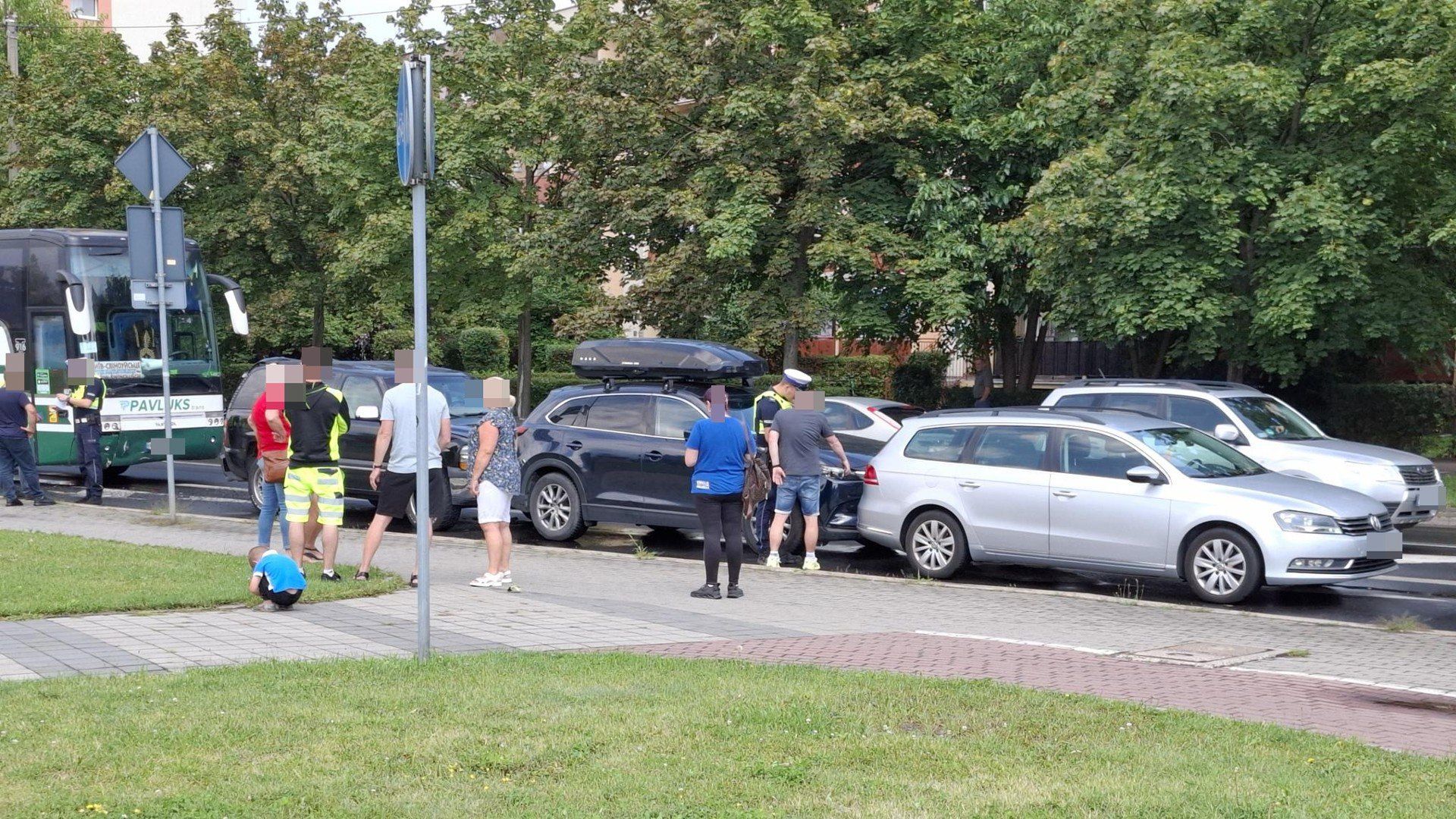 31.07.2025, zderzenie autokaru z trzema pojazdami osobowymi.