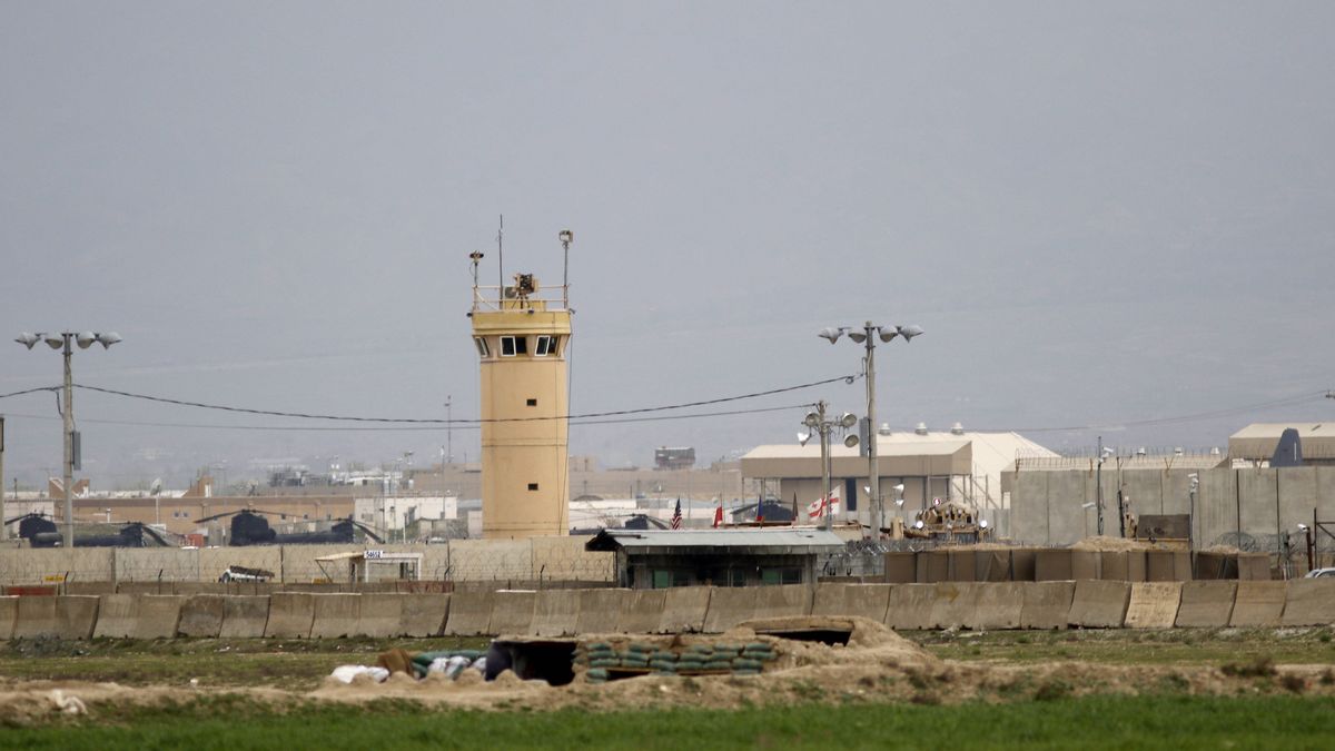 Three US Service members killed in suicide bomb blast near Bagram airbase
epa07493526 A view of US Bagram airbase close to the scene of a suicide bomb attack in the outskirts of Kabul, Afghanistan, 09 April 2019.  At least three US service members were killed and another four injured in the incident.  EPA/JAWAD JALALI 
Dostawca: PAP/EPA.
JAWAD JALALI