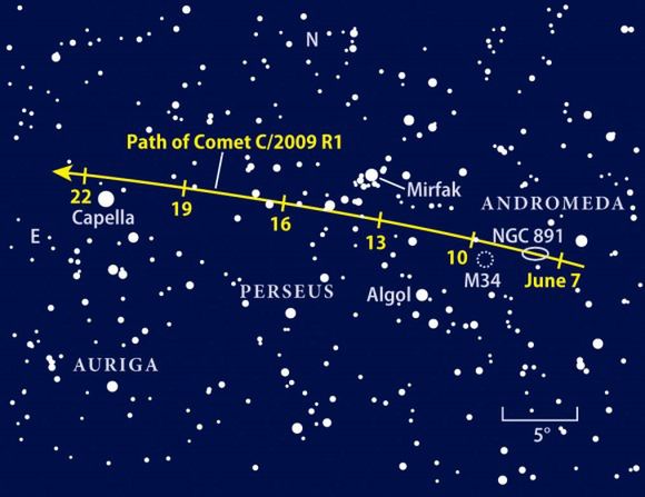 Kometa znajduje się obecnie w gwiazdozbiorze Perseusza na północno-wschodniej części nieba, wschodząc niedługo przed świtem. Na rysunku ścieżka komety to żółta linia z zaznaczonymi pozycjami w kolejnych dniach czerwca. Pomyślnych łowów!