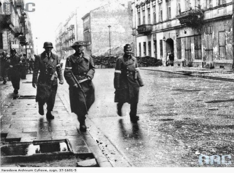 71 lat temu po 63 dniach walki upadło powstanie warszawskie