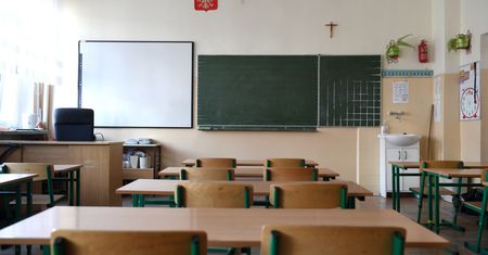 Fala likwidacji podstawówek. Polska zderza się demograficzną ścianą