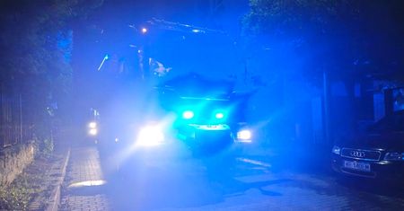 Słup ognia i dymu w sąsiedztwie stadionu Motoru. Strażacy walczą z pożarem domu