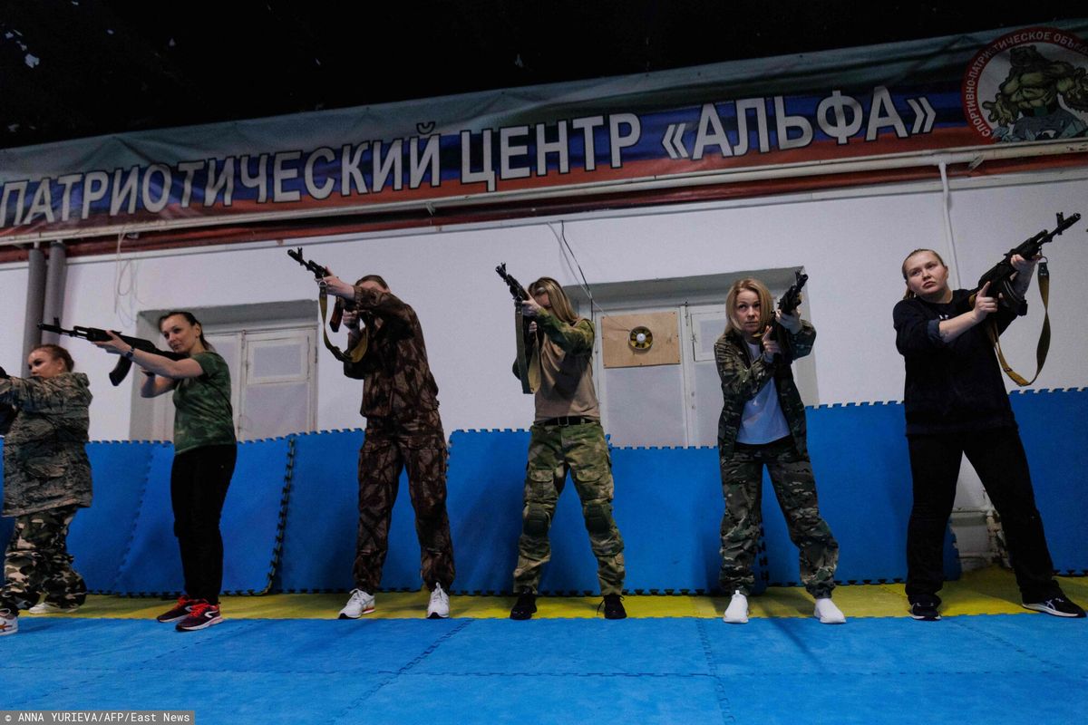 Kursy wojskowe dla kobiet w Jekaterynburgu.