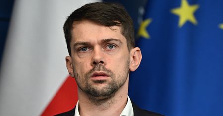 Kołodziejczak uderza w koncerny tytoniowe. Podaje liczby