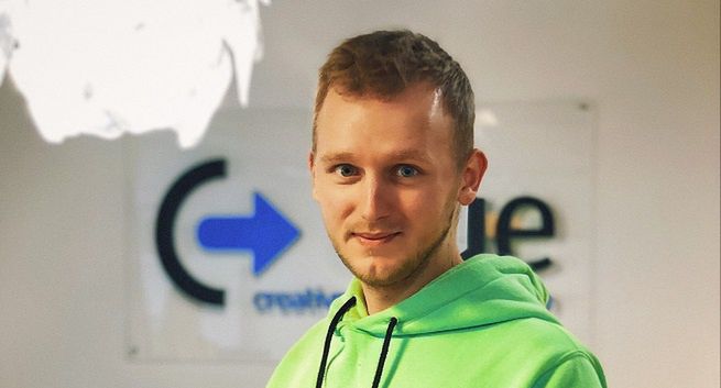 Jakub Świerbiołek awansuje w Clue PR