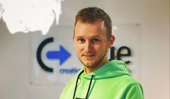 Jakub Świerbiołek awansuje w Clue PR