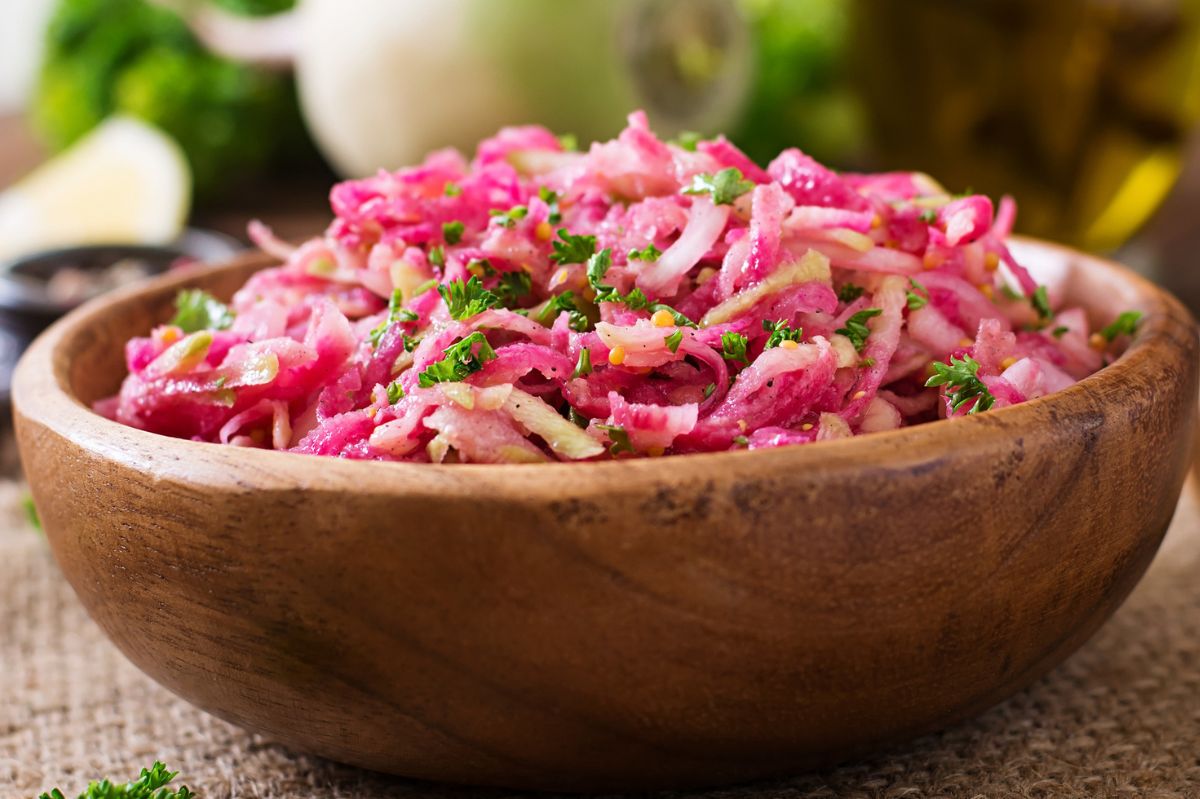 Frischer Salat mit fermentierten Radieschen erobert die Küche