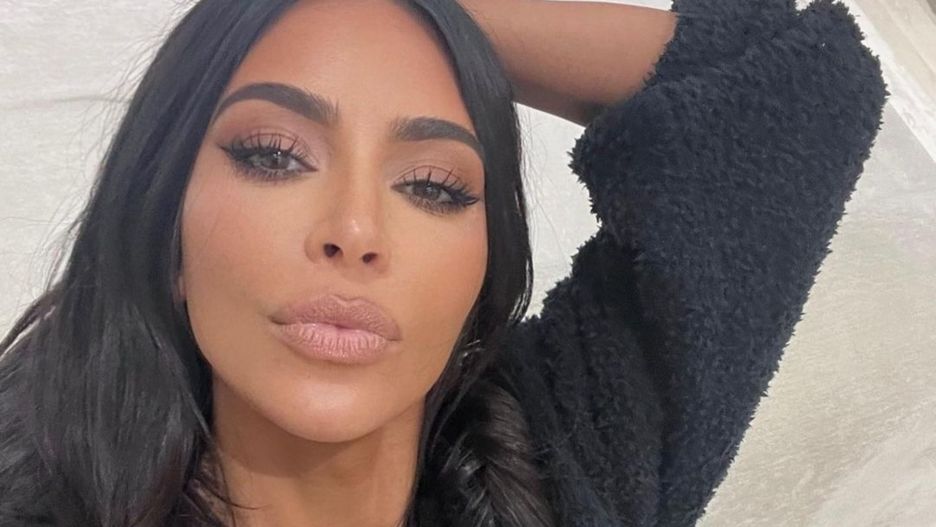 Kim Kardashian pokazała się w stylizacji w rockowym klimacie 
