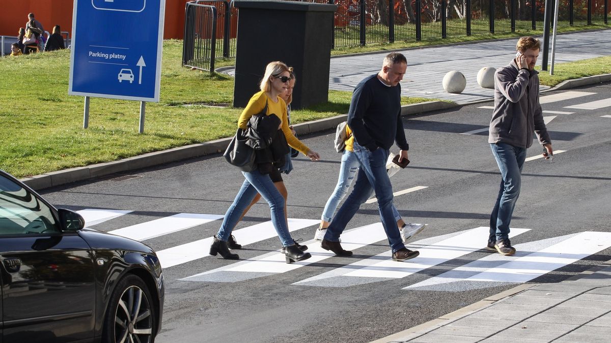 Wcześniejsze inicjatywy dające pieszym pierwszeństwo na pasach nie doczekały się finalizacji