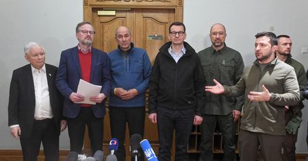 Morawiecki w Bildzie: Scholz też powinien pojechać do Kijowa