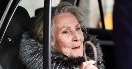 Irena Santor trafiła do szpitala. 89-letnia gwiazda musiała przejść pilną operację. Ujawniono szczegóły