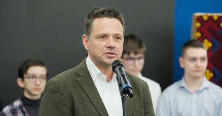 Różne płace kobiet i mężczyzn w ratuszu. Trzaskowski: w ciągu roku, dwóch powinny się wyrównać