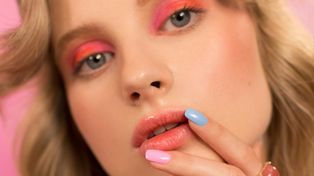 Masełkowe paznokcie powracają. Ten pastelowy kolor to najmodniejszy manicure na lato 2026