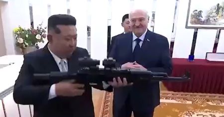 Karabin i wazon. Takimi upominkami wymienili się dyktatorzy