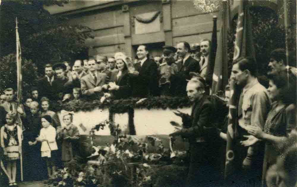 Zielona Góra: Pierwsze Winobranie i korowód jak defilada w 1945 r.
