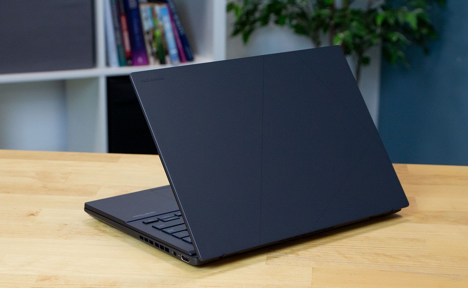 ASUS Zenbook 14 Duo OLED UX8406 - pokrywa