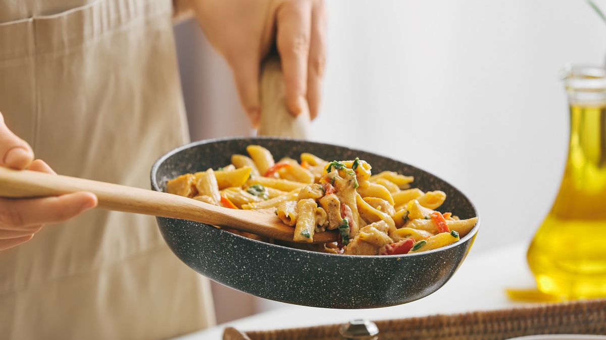 Danie z makaronu, które zrobisz w 30 minut. Idealne, gdy nie masz czasu na gotowanie obiadu