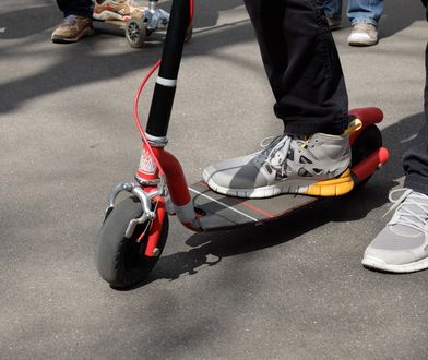 Hulajnoga z rozładowanym telefonem? Pan Kamil zapłacił dwa razy