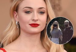 Paparazzi długo na nią polowali. Sophie Turner pierwszy raz po porodzie