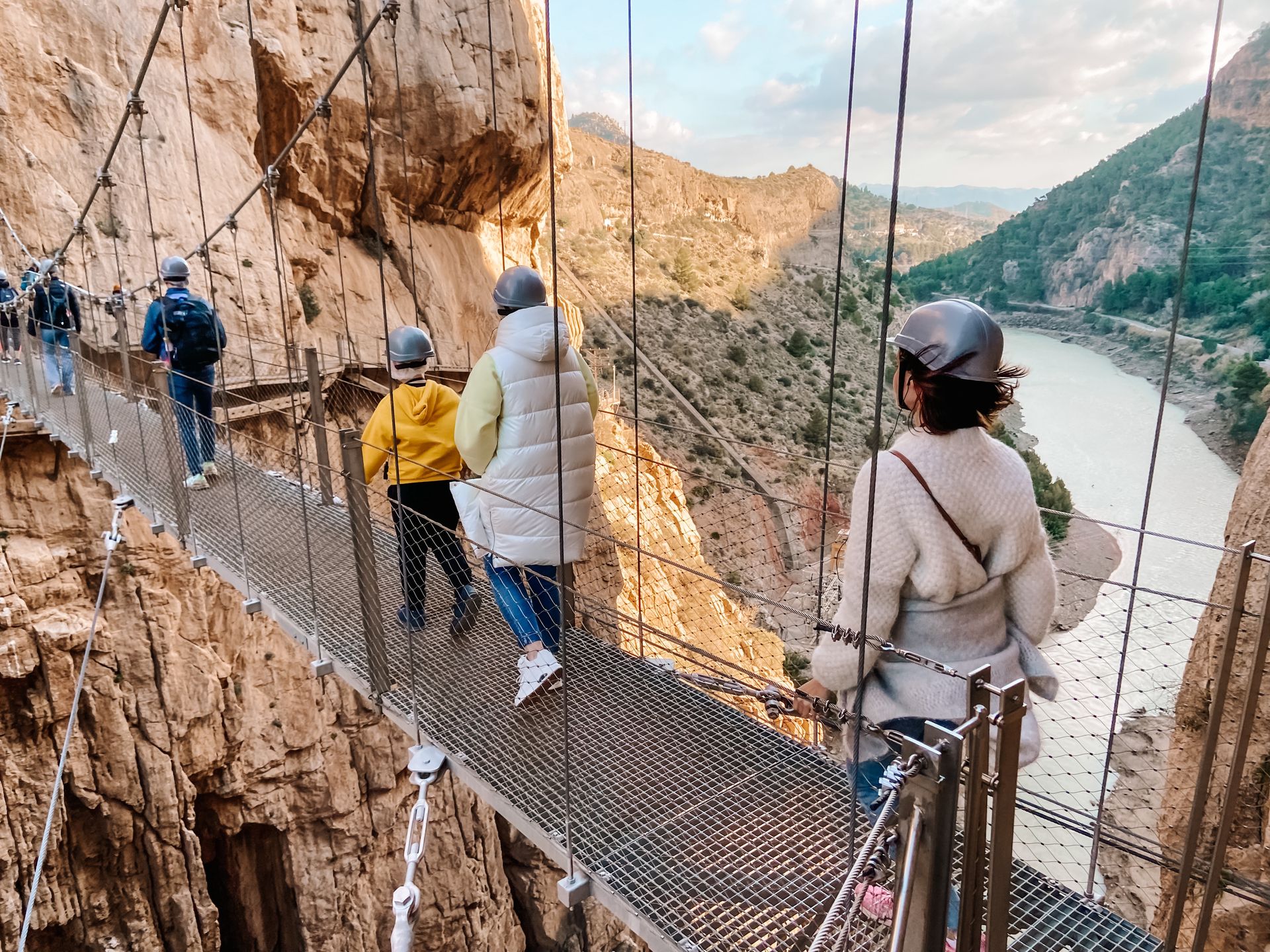 Wiszący most to największa atrakcja na trasie Caminito del Rey