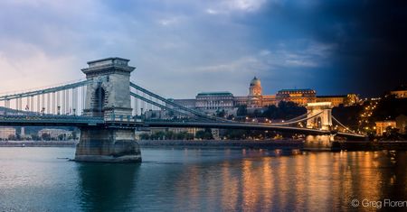 Budapesztańska dnio-noc ukazuje piękno charakterystycznych zakamarków miasta
