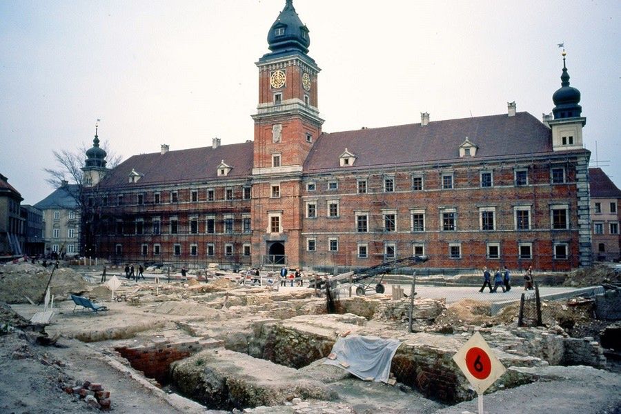 Stare Miasto - historie pod brukiem ukryte (SPACER)