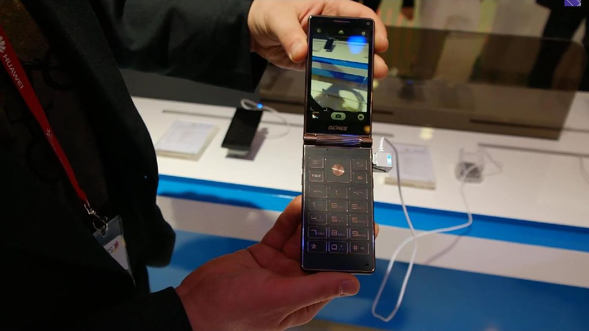 Gionee W900 z dwoma 4-calowymi ekranami w naszych rękach 1