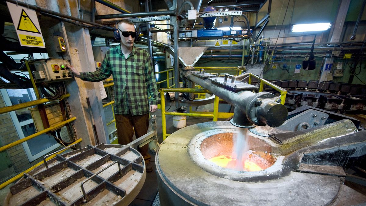 KGHM Copper Smelter And MineAn employee monitors the melting of silver concentrate at the KGHM Miedz owned smelting facility in Glogow, Poland, on Thursday, March 4, 2010. KGHM Polska Miedz SA, the copper producer with the largest European mine output, said 2009 net income fell to 2.54 billion zloty ($868 million) from 2.92 billion zloty a year earlier, meeting its 2.5 billion-zloty forecast from last week. Photographer: John Guillemin/Bloomberg via Getty ImagesBloombergCOMMODITIES;COMMODITY, EMEA, EUROPE, GOLD; PRECIOUS; METALS, MANUFACTURE; MANUFACTURER, METAL