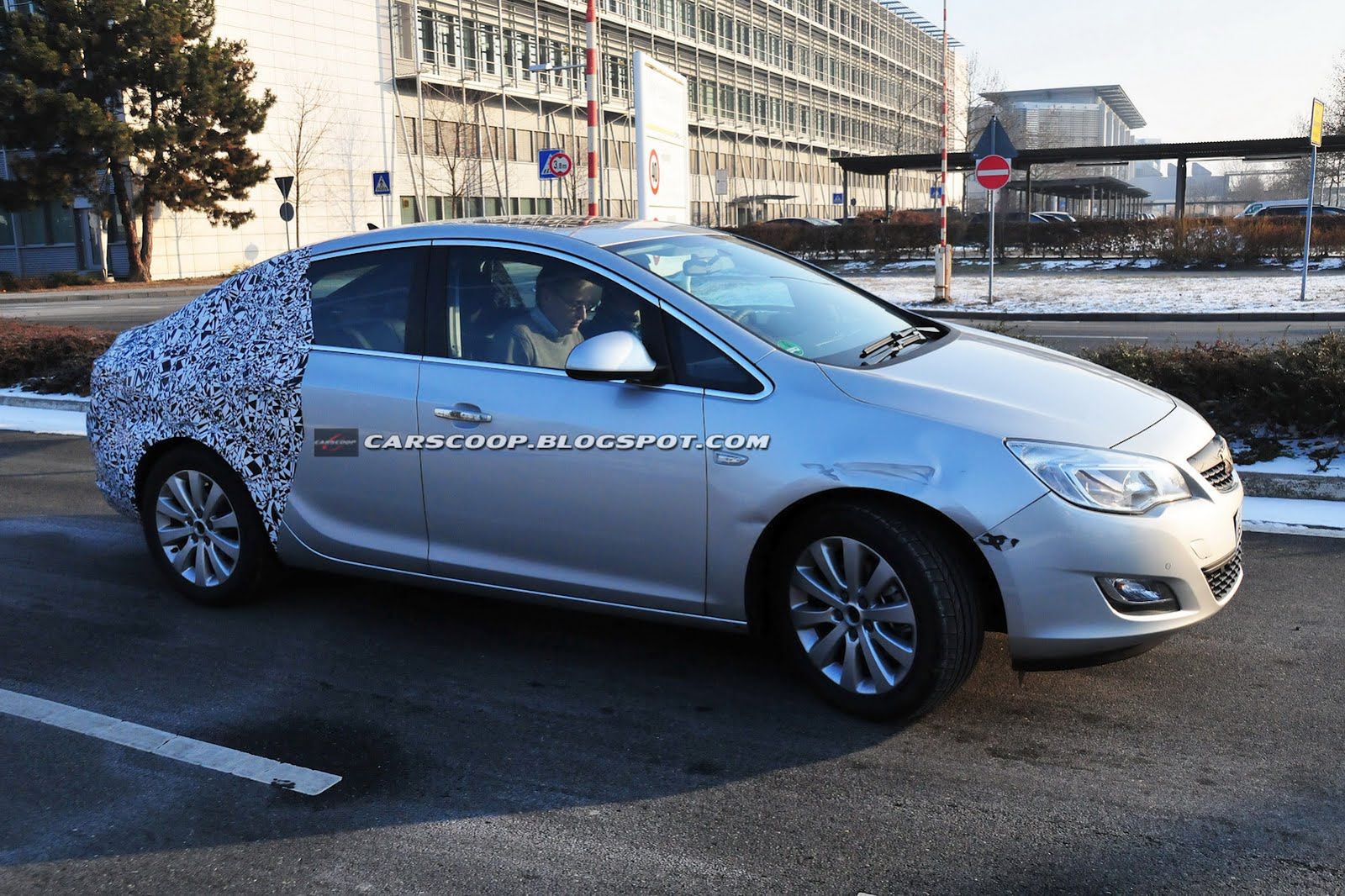 Opel Astra Sedan (źródło Carscoop)