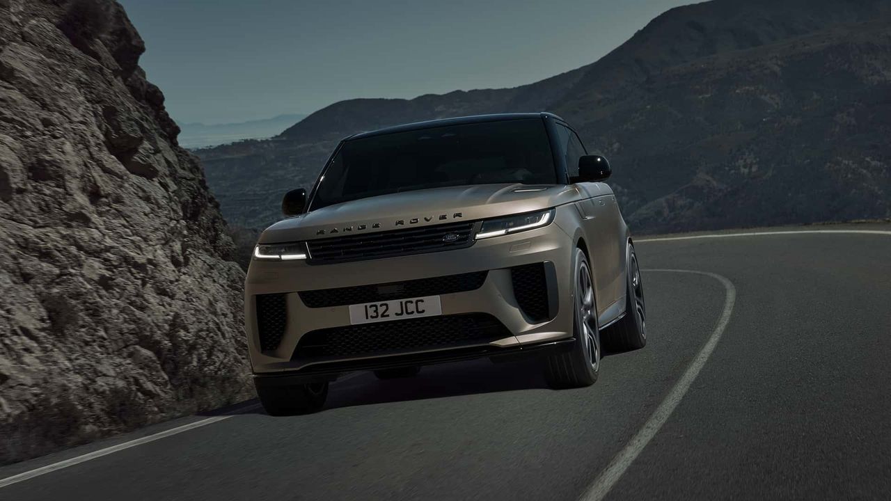 Range Rover Sport SV mocno się zmienił, choć na pierwszy rzut oka tego nie widać