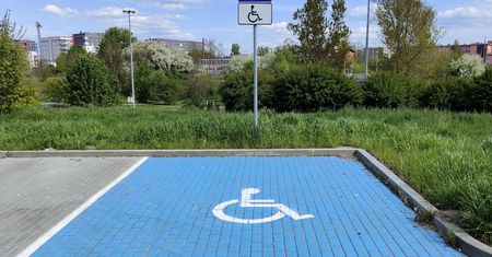 Odholowali auto pana Mirka, mimo że posiada legitymację osoby niepełnosprawnej