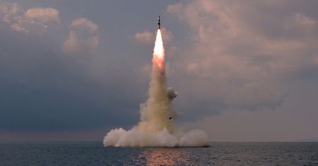 Godzina 14:59. Kim Dzong Un wystrzelił 130 pocisków