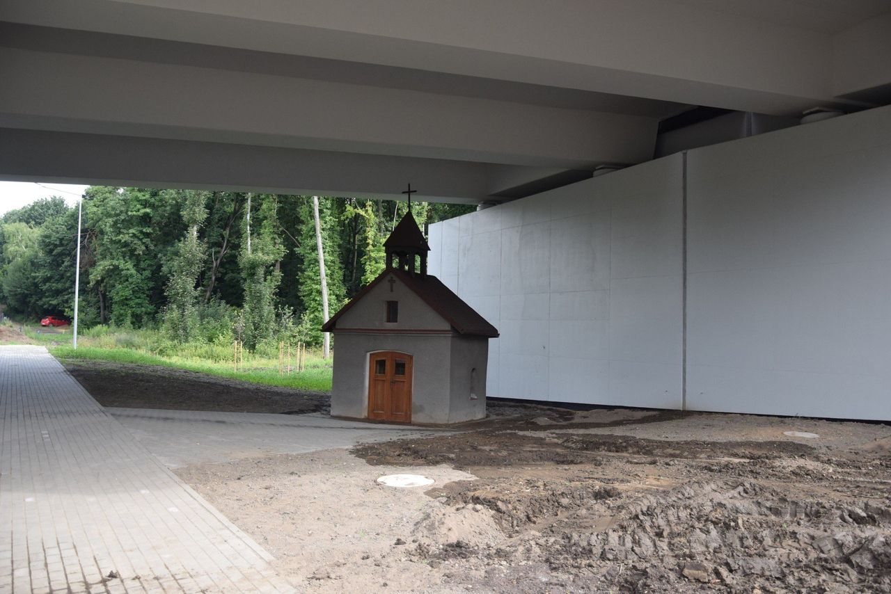 Kapliczka z 1900 roku pod... wiaduktem na Śląsku. Znalazła się na trasie największej inwestycji drogowej w historii Rybnika