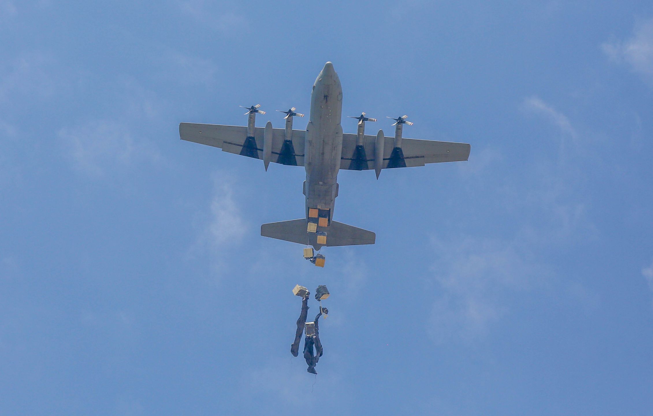 Zrzut żywności w Dajr al-Balah. Zdjęcie z 28 lipca 2025