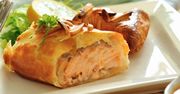 Biorę łososia i ciasto francuskie. Przepis jest prosty, a efekt jak z najlepszej restauracji