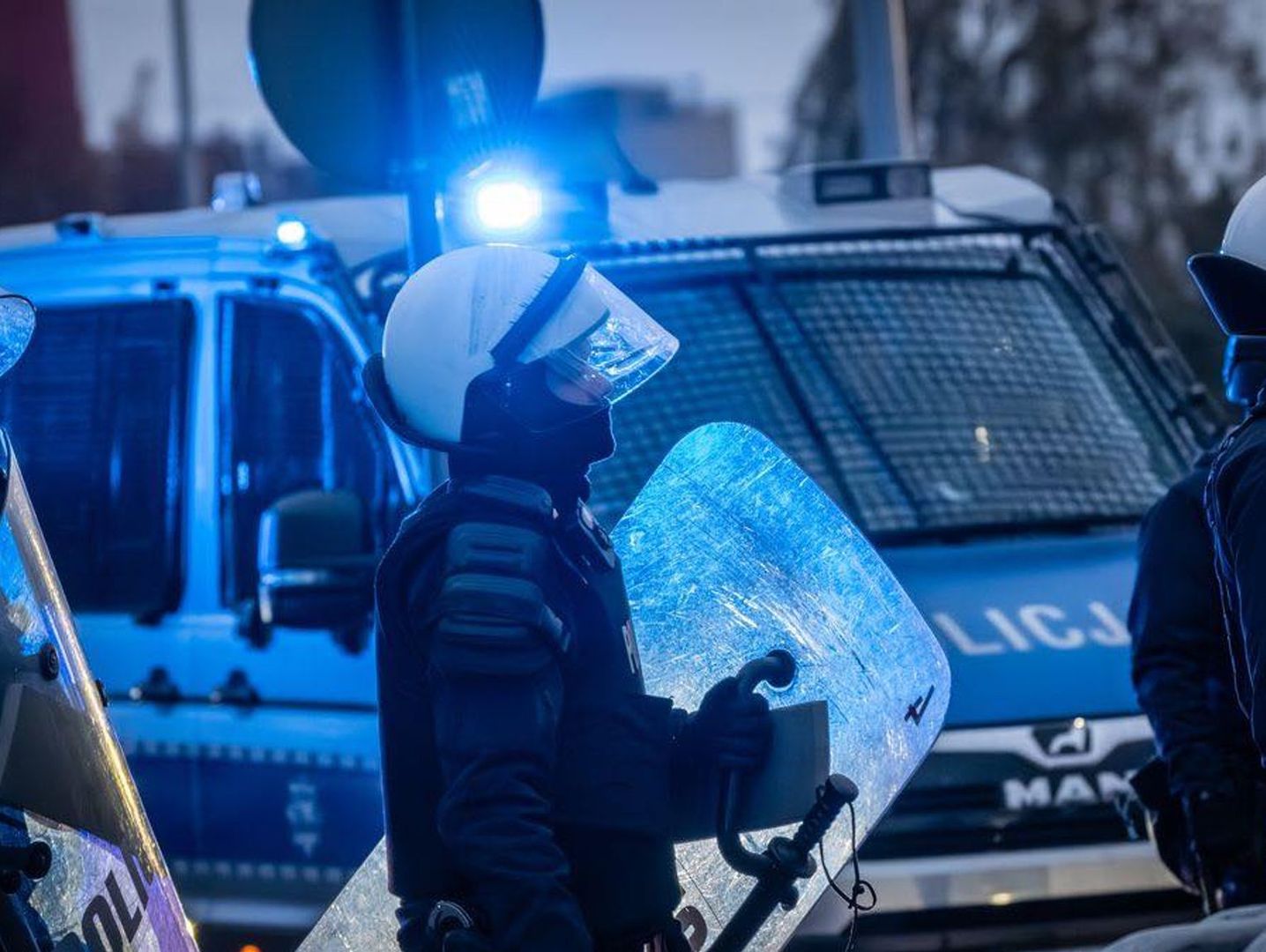 Policjanci ranni podczas zamieszek z pseudokibicami. Nie dopuścili do otwartej konfrontacji