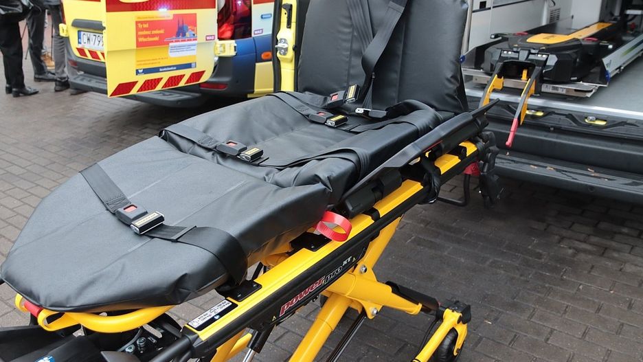 Lekarzom nie udało się uratować życia mężczyzny, którego zaatakowano w niedzielę przy użyciu noża