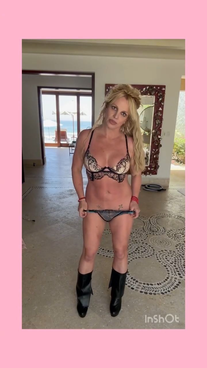 Britney Spears rozbiera się przed kamerą