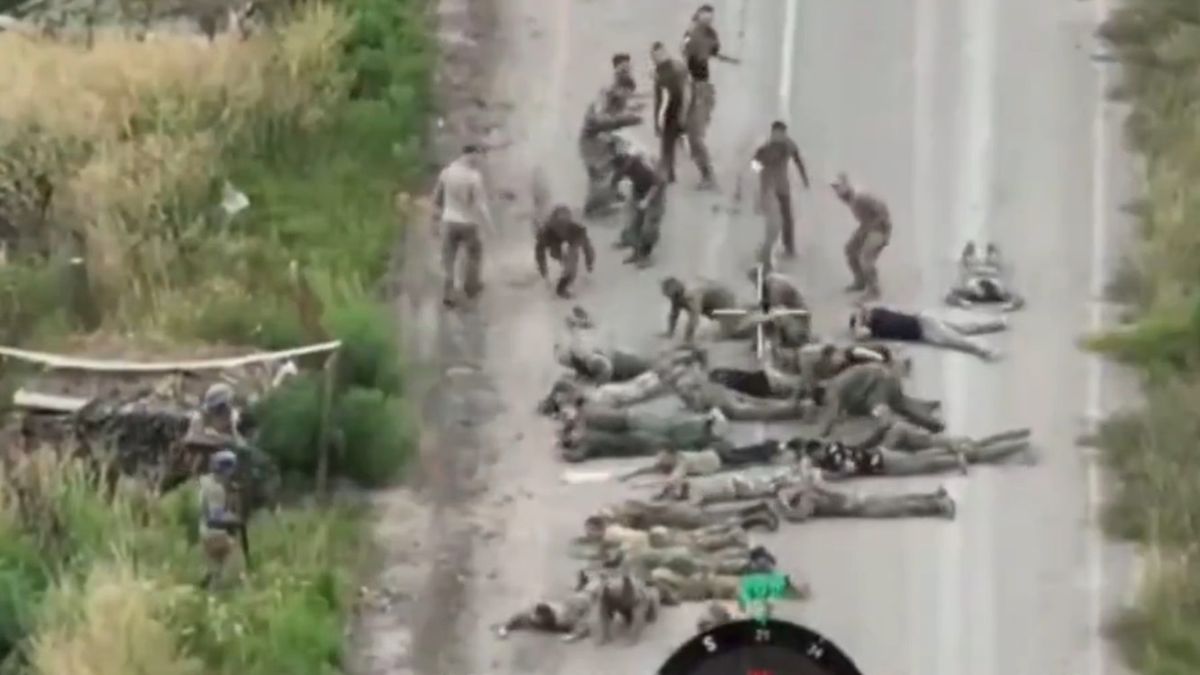 W sieci pojawia się coraz więcej nagrań rosyjskich żołnierzy, którzy są zmuszeni do poddania