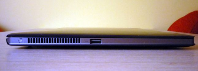 Lenovo IdeaPad U300s - ścianka lewa (przycisk One Touch Backup, USB 2.0)