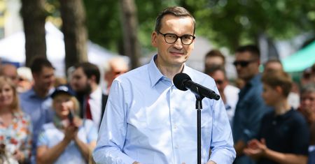 Morawiecki wprowadził wszystkich w błąd? Wykorzystał 800 plus