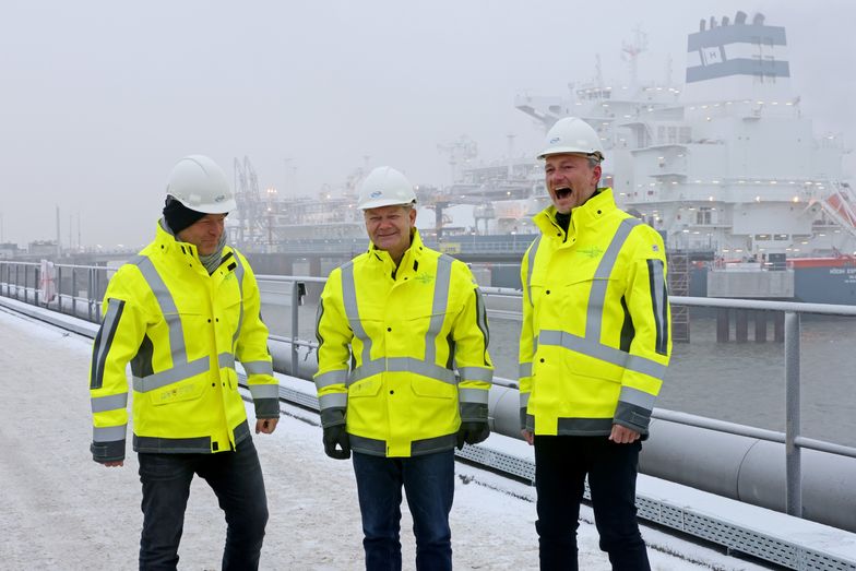 Niemcy świętują. Pływający terminal LNG gotowy do pracy