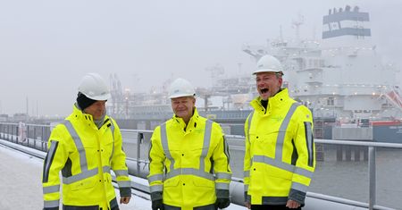 Niemcy świętują. Pływający terminal LNG gotowy do pracy