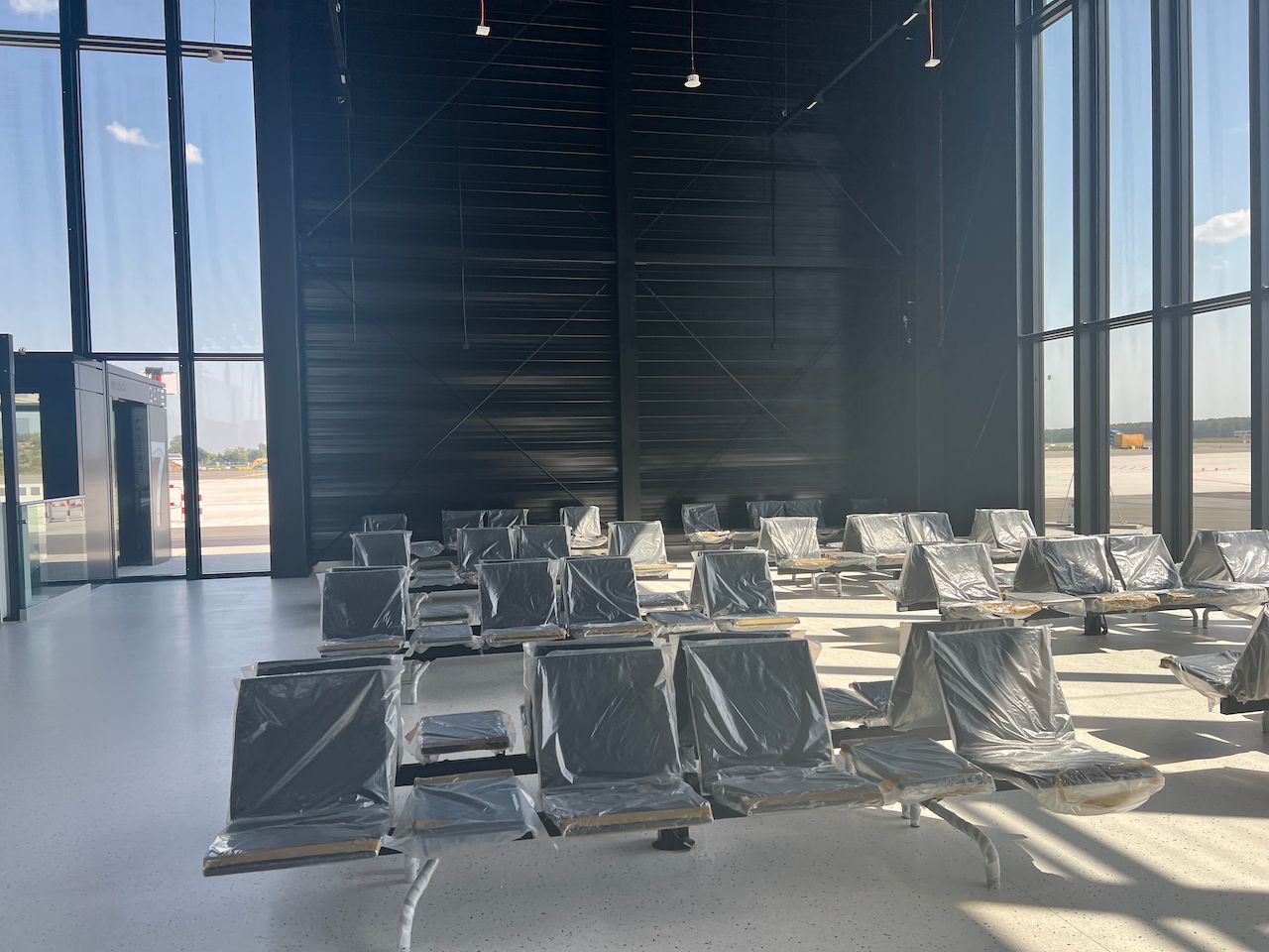 To jedno z najmniejszych lotnisk w Polsce. Wyda na promocje miliony