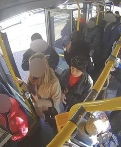 Pobiła pasażerkę autobusu za uwagę o maseczce. Poszukuje jej policja