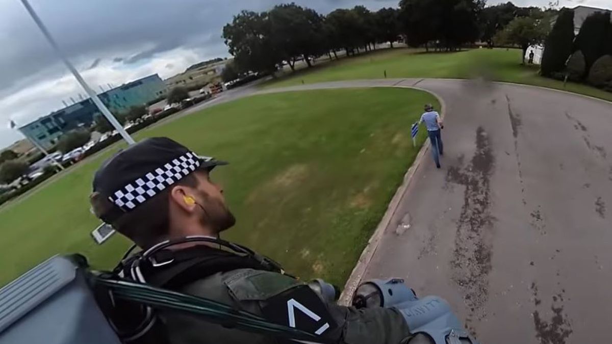 Policjant w odrzutowym skafandrze. Przestępca jest bez szans 1