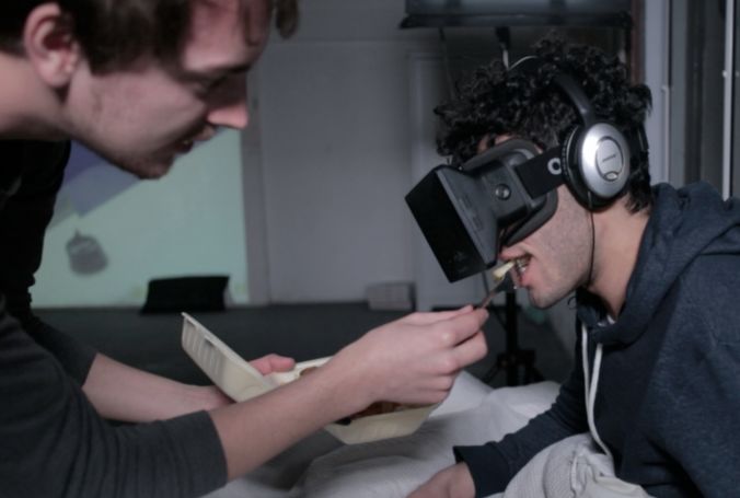 Dzięki Oculus Rift spędzi 28 dni w innym ciele. Dla sztuki? Dla kasy!