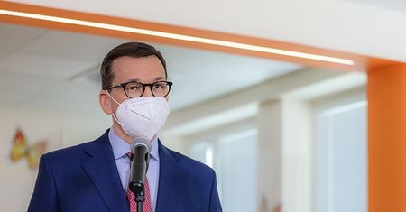 Luzowanie obostrzeń na wakacje. Konferencja prasowa rządu 10 czerwca
