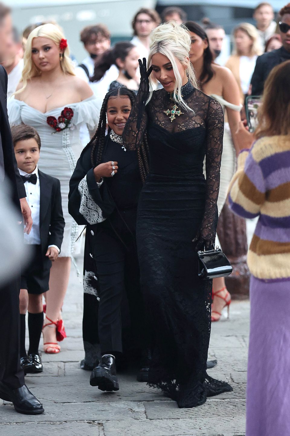 Kim Kardashiani North West na ślubie Kourtney Kardashian i Travisa Barkera