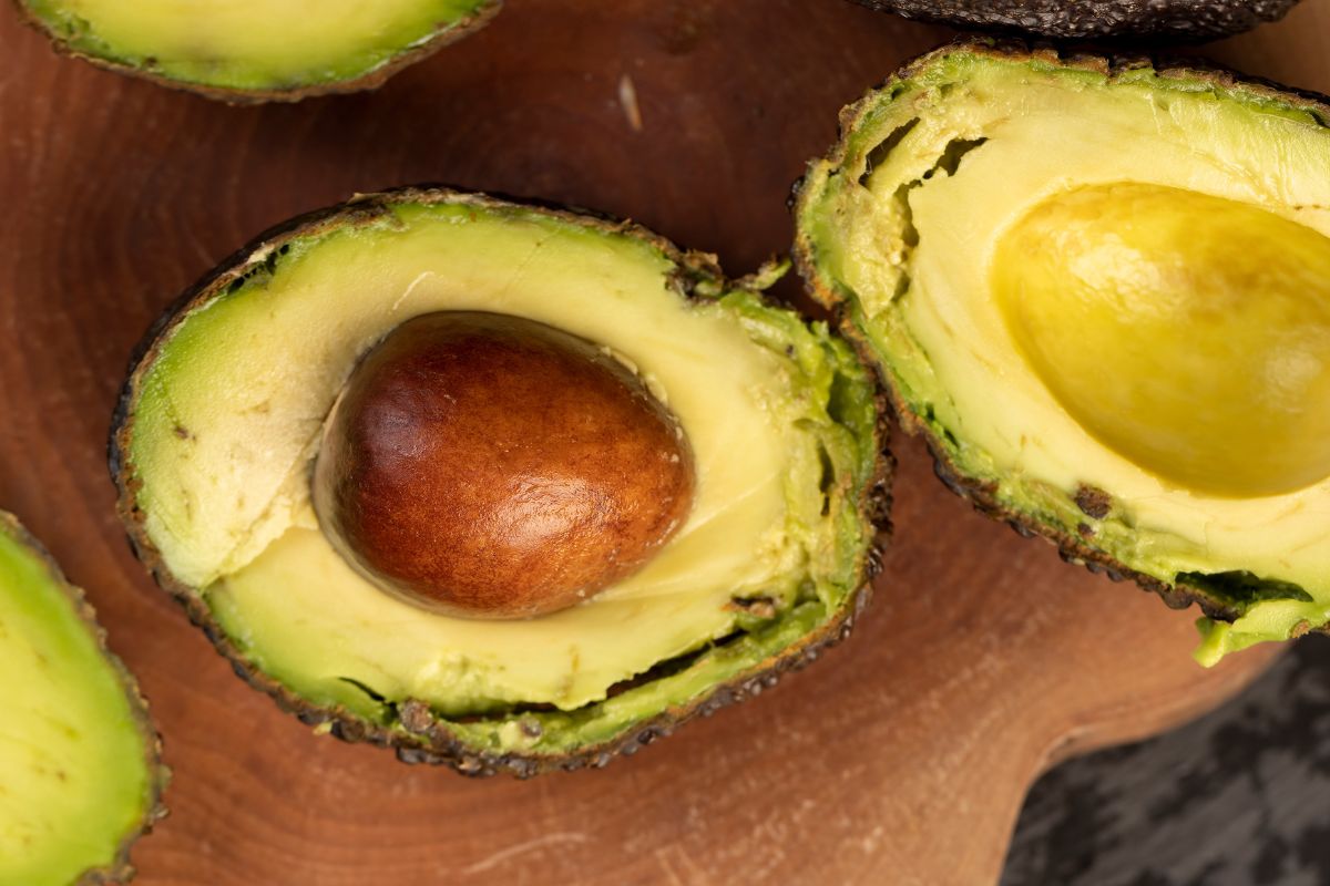 Chowasz awokado na później? Pamiętaj o jednej rzeczy, inaczej ściemnieje